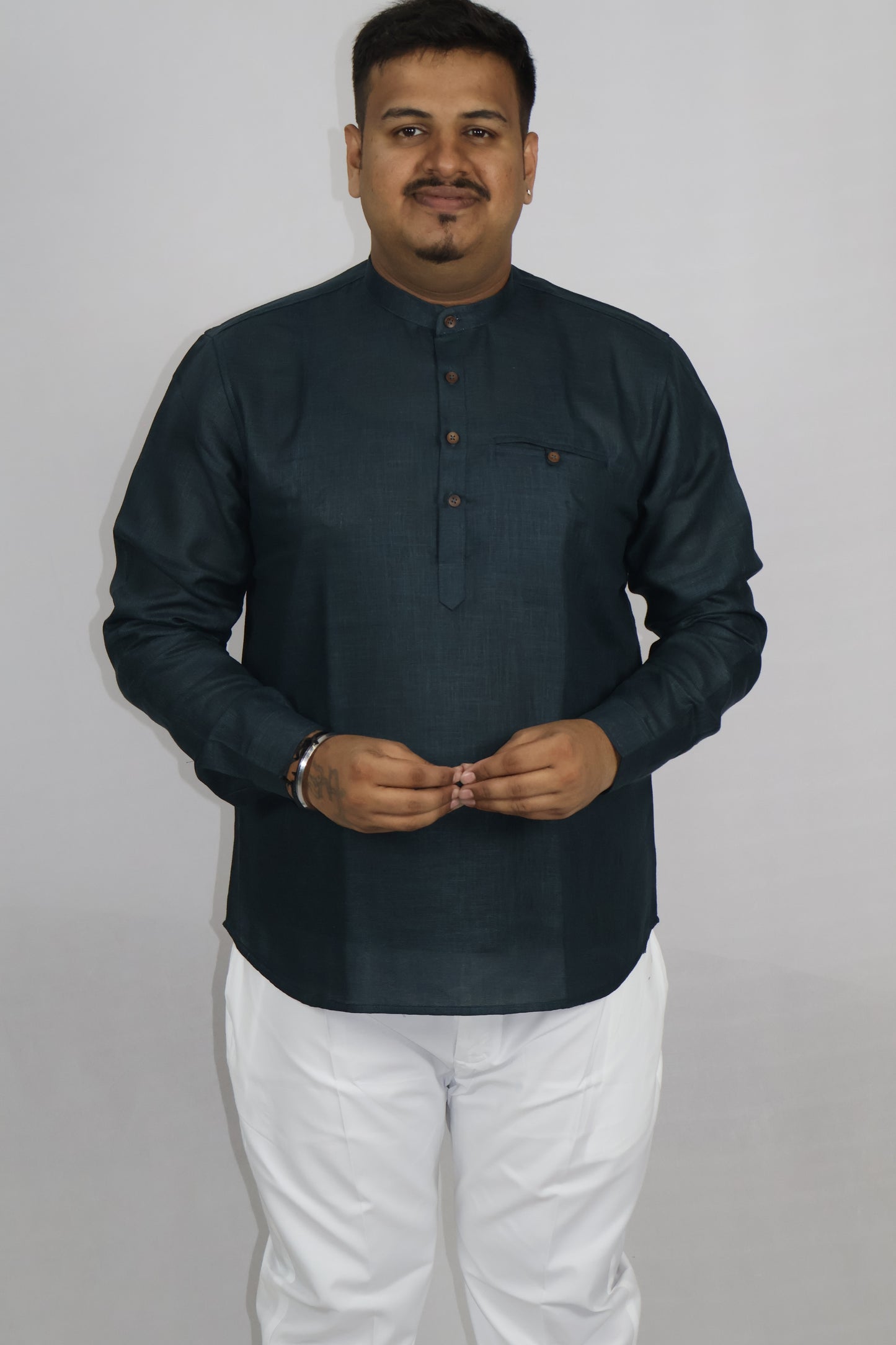 SHARPLINEN MEN'S FULL SLEEVE KURTA BOTTLE GREEN