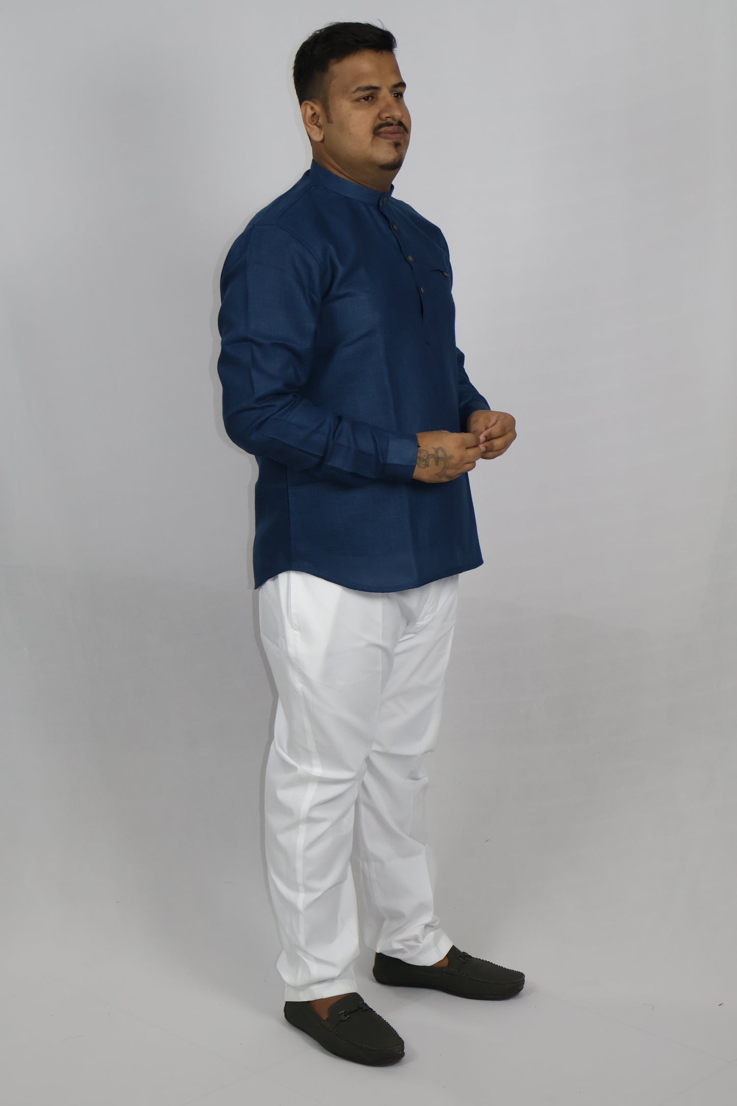SHARPLINEN MEN'S FULL SLEEVE KURTA PEACOCK BLUE